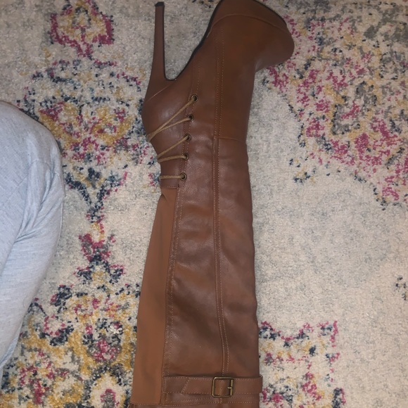 Thigh high leather boots - Picture 2 of 5